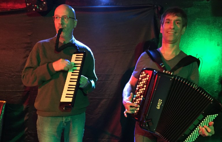 Folk dantzaldiak apirilean Baionan eta Elgetan: Duo Godon-Thézé Folk dantzaldiak apirilean Baionan eta Elgetan: Duo Godon-Thézé