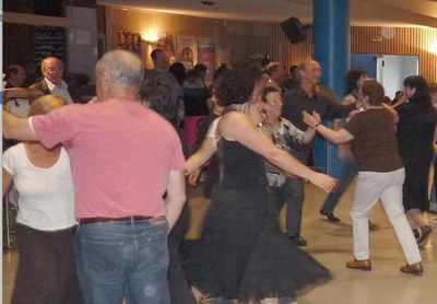 Herrixa Dantzan saioak hilero berriz Elgetako Espaloia Kafe Antzokian