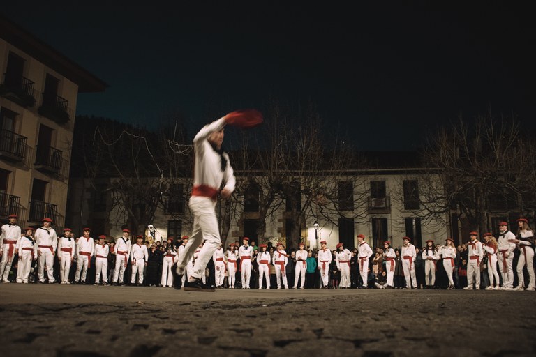 Bixer ez gare klasera fango, kinttuak ikusi bitxugu