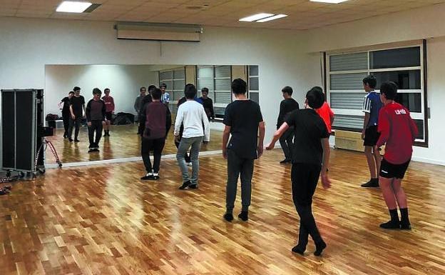 [BERTAN BEHERA] gaztetxoentzako egun osoko ekintza ludikoak