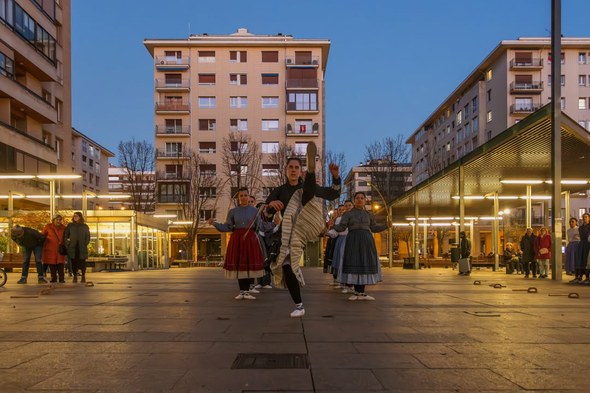 Dantzariak Donibanean. Argazkia: MalkoVich Dantzariak Donibanean. Argazkia: MalkoVich