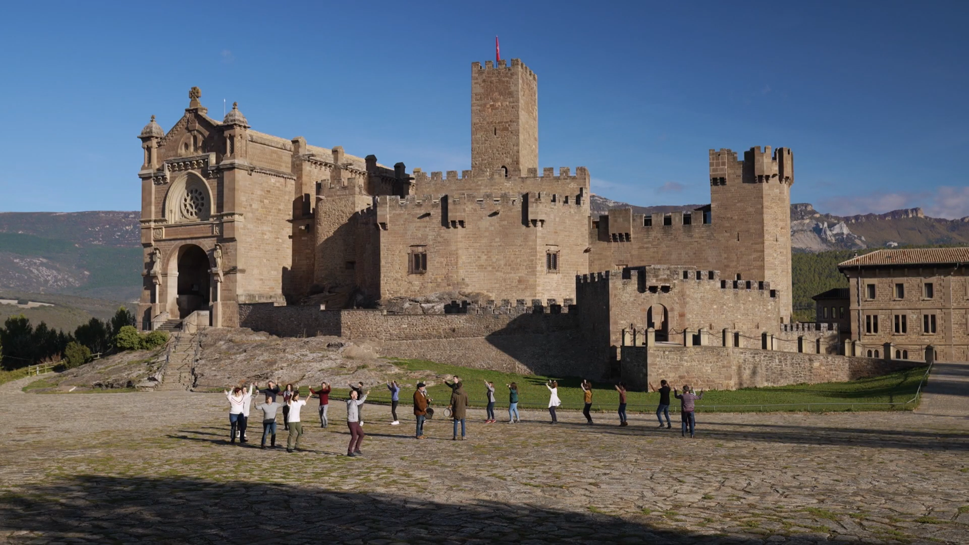 Euskal Herrian euskaraz dantza Euskal Herrian euskaraz dantza