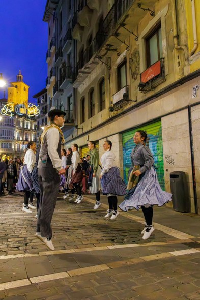 Dantzariak Alde Zaharrean. Argazkia: MalkoVich Dantzariak Alde Zaharrean. Argazkia: MalkoVich