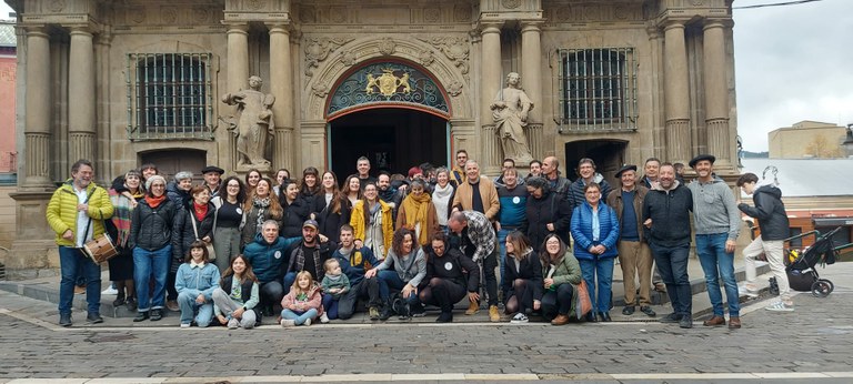 Euskal Herrian euskaraz dantza eta Aunitz Urtez saria