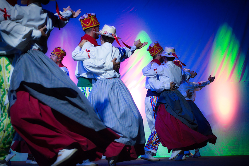 Jai ikuskizuna. Kontradantzak. Arg: Edorta Zabala.