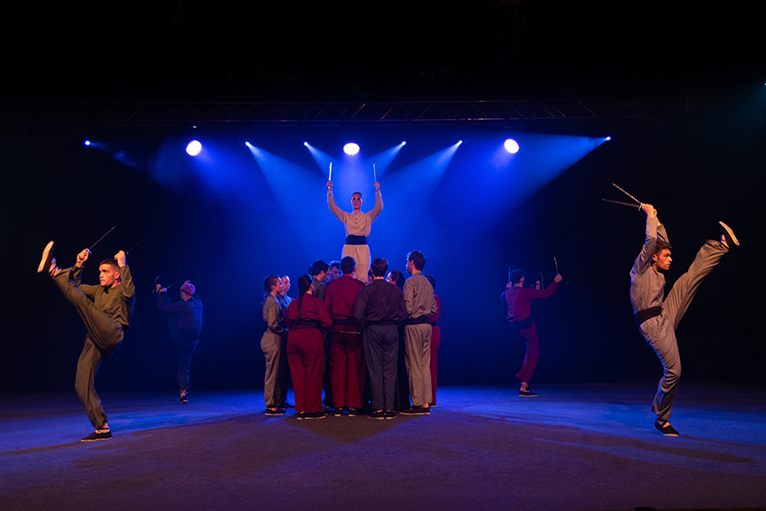 Erio ikuskizuna. Ezpata-dantza. Arg: Edorta Zabala