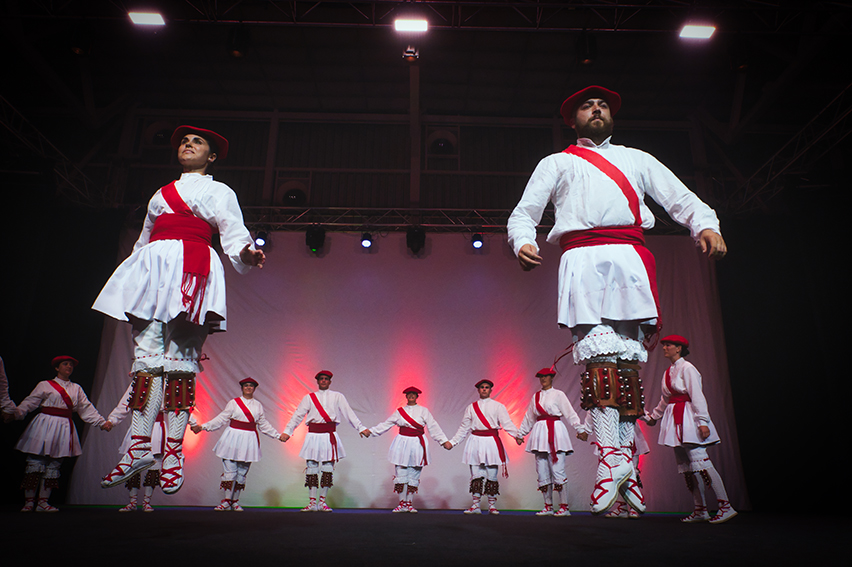 Jai ikuskizuna. Soka-dantza. Arg: Edorta Zabala.