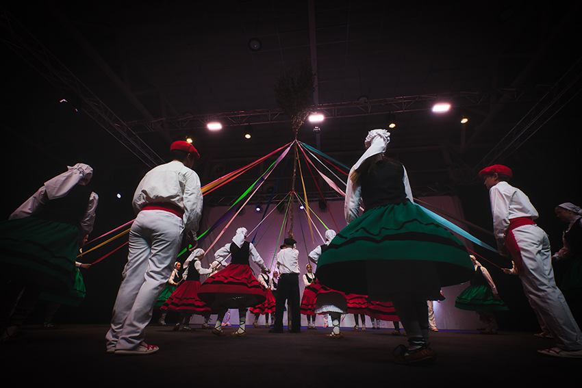 Jai ikuskizuna. Zinta-dantza. Arg: Edorta Zabala.