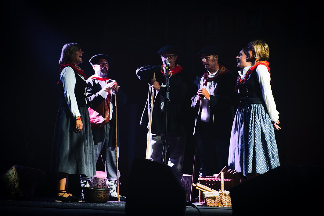 Baskonia ikuskizuna. Bortietako Elhürra, abeslariak. Argazkia: Edorta Zabala.