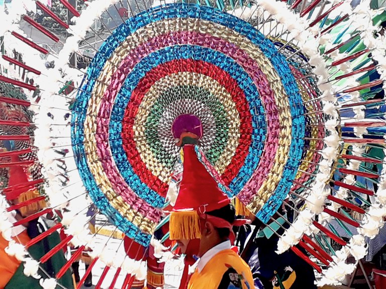 Quetzal dantzari bat Tuzamapan de Galeana Quetzal dantzari bat Tuzamapan de Galeana