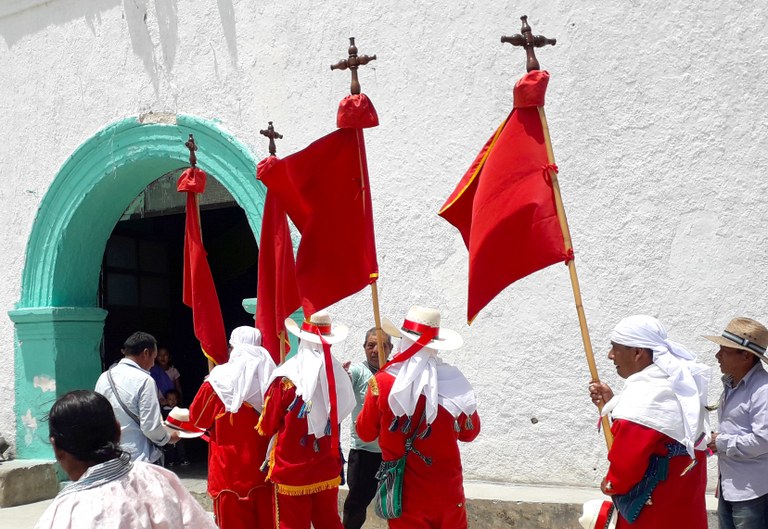 Banderaren bortz musuak. Sainduak, jendeak eta erritoak Chilón eta Guaquitepec-en Banderaren bortz musuak. Sainduak, jendeak eta erritoak Chilón eta Guaquitepec-en