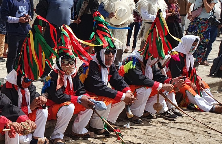 Ihauteriak (2): K’in Tajimoltik: Jokoaren besta San Juan Chamulan Ihauteriak (2): K’in Tajimoltik: Jokoaren besta San Juan Chamulan