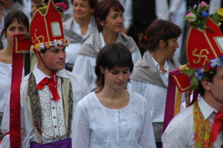 Itsasuko kabalkada: Dantzari buruz xehetasun zonbeit