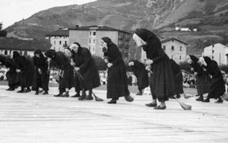Erratzak eta sorginak dantzan Euskal Herrian