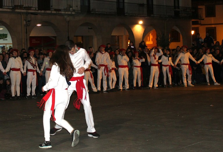 Santa Ageda bueltako kinto dantzariak