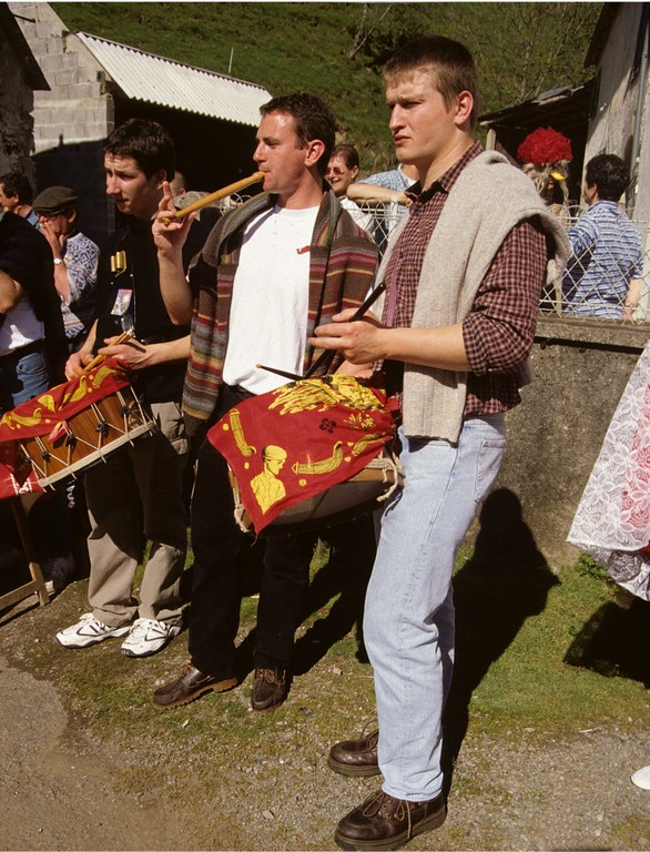 14. Txülülari eta atabalariak 14. Txülülari eta atabalariak