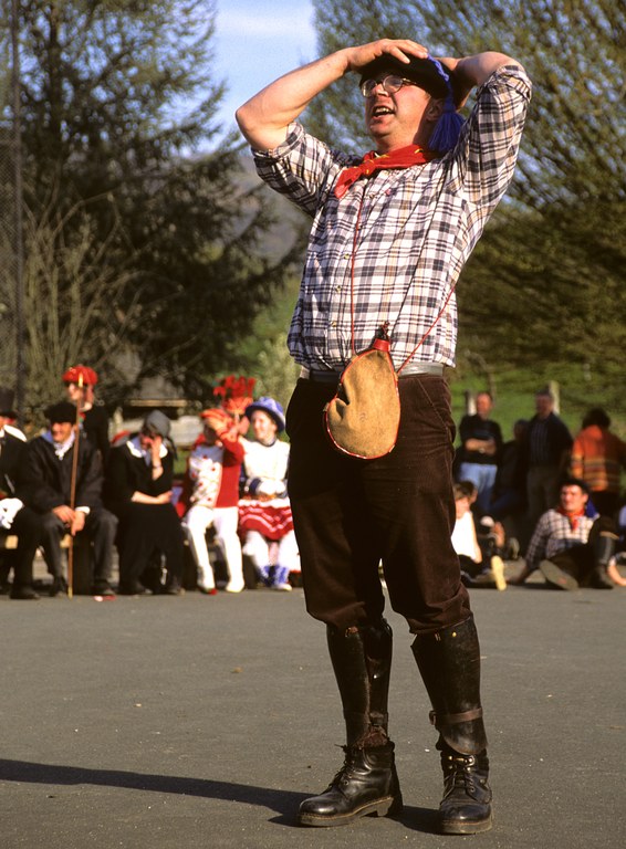 20. Hou Pitxu Hou! - Biarnesarekin jolasean