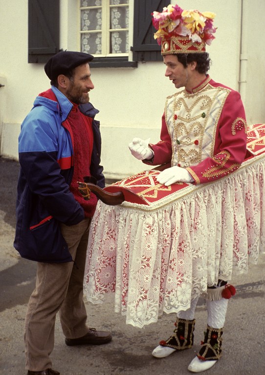 47. Bazkaltzeko gonbidapenak