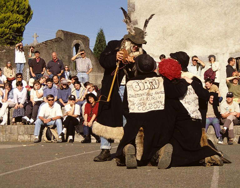 53. Munduaren itzultzea