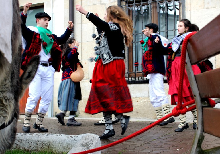 Ez dadila haria eten: Altsasuko Santa Ageda dantza  aztergai