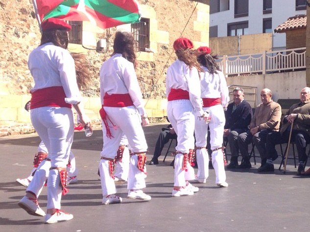 1950ean Ajangizko dantzari izandakoei omenaldia