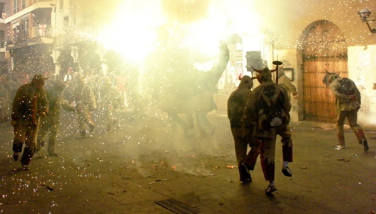 Ball de Diables bat debekatu dute emakumeei parte hartzea ukatzen zaielako Ball de Diables bat debekatu dute emakumeei parte hartzea ukatzen zaielako