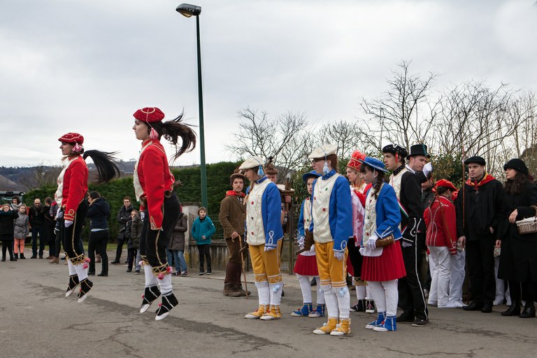 "Dantzaria dantzari da, emakumea edo gizona izan baino lehen"