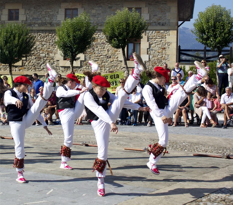 Emakumeak lekua hartzen ari dira Durangaldeko plazetan