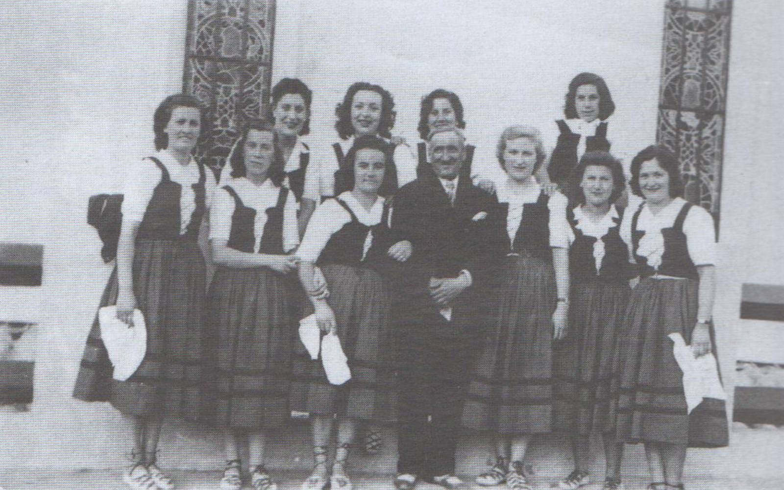 Emakumeek aurreskua dantzatu zuten Añorgan 1944an Pujanaren begiradapean