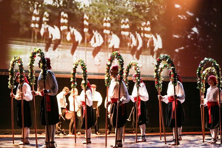 Gipuzkoako dantzen emanaldi monografikoa eskaini du Goizaldik