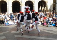 Lau emakume eta lau gizonezko San Faustotako dantzari-dantzan Durangon, lehen eta azken aldiz Lau emakume eta lau gizonezko San Faustotako dantzari-dantzan Durangon, lehen eta azken aldiz