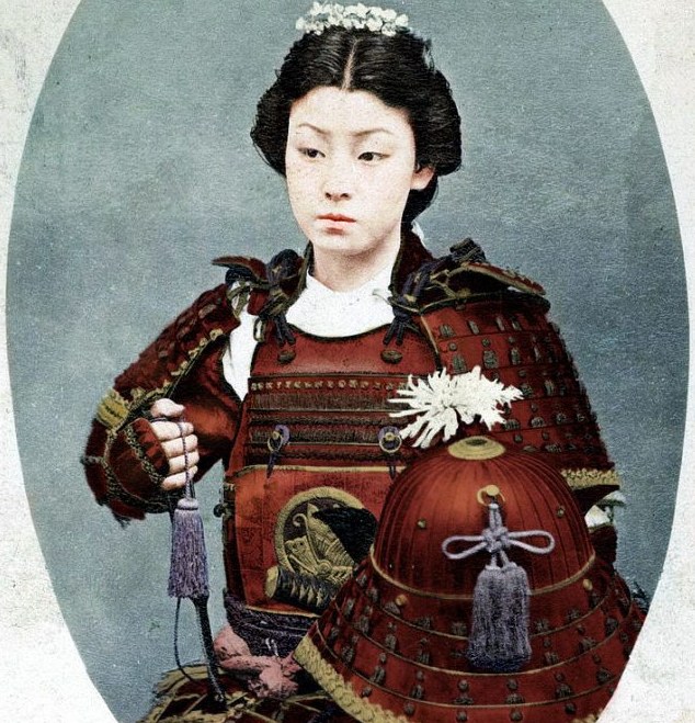 Onna-bugeishen oinordekoak gara emakume ezpata-dantzariak