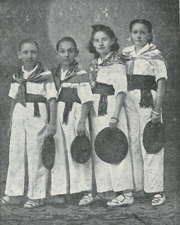 Neska dantzariak galtza zuriekin 1949an