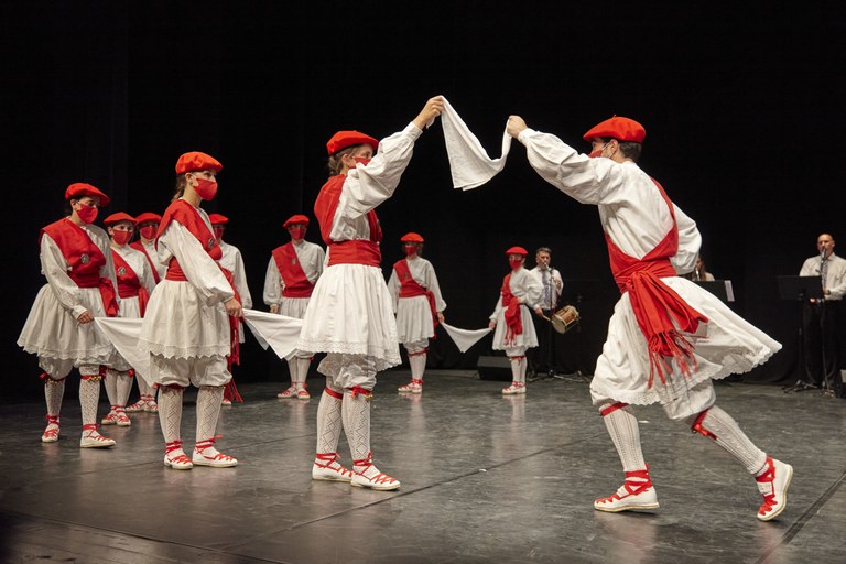 2021eko San Juan eguneko aurreskua Coliseo antzokian berriz