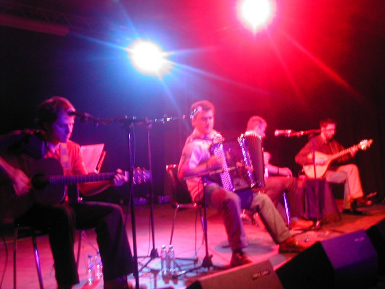 Alboka taldearekin Plazara Dantzara