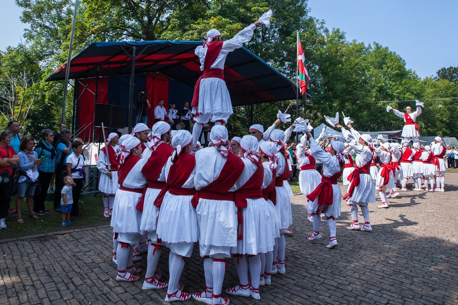 Arraten hasi eta Biarritzen bukatuko dugu kursoko lehen asteburua