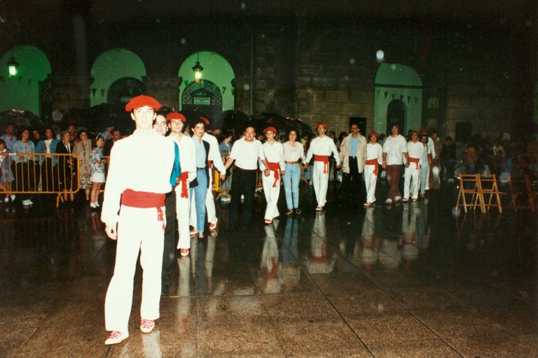 Aurreskua sokara itzuli zela 30 urte