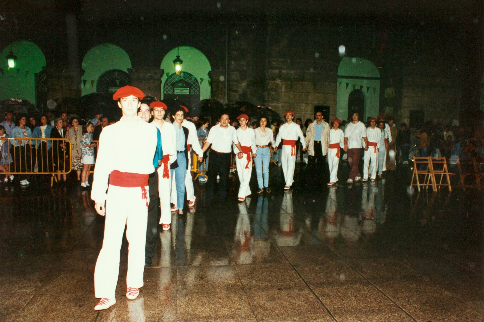 Aurreskua sokara itzuli zela 30 urte