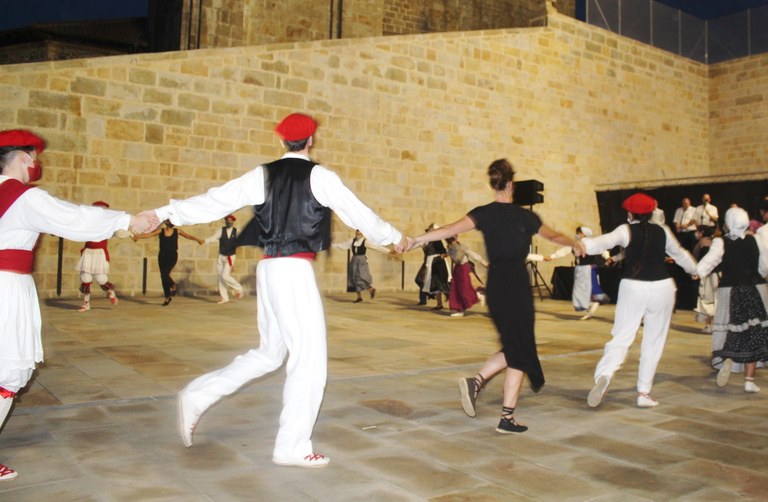 Dantzaren sokan lotuta Otxandion