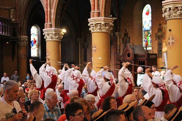 Euskal dantzak Castelmoron sur Lot-en