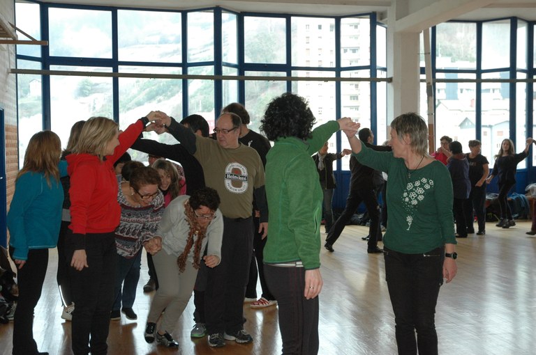 Hasi dira Euskal Jaiaren 50. urteurrenerako dantza entseguak