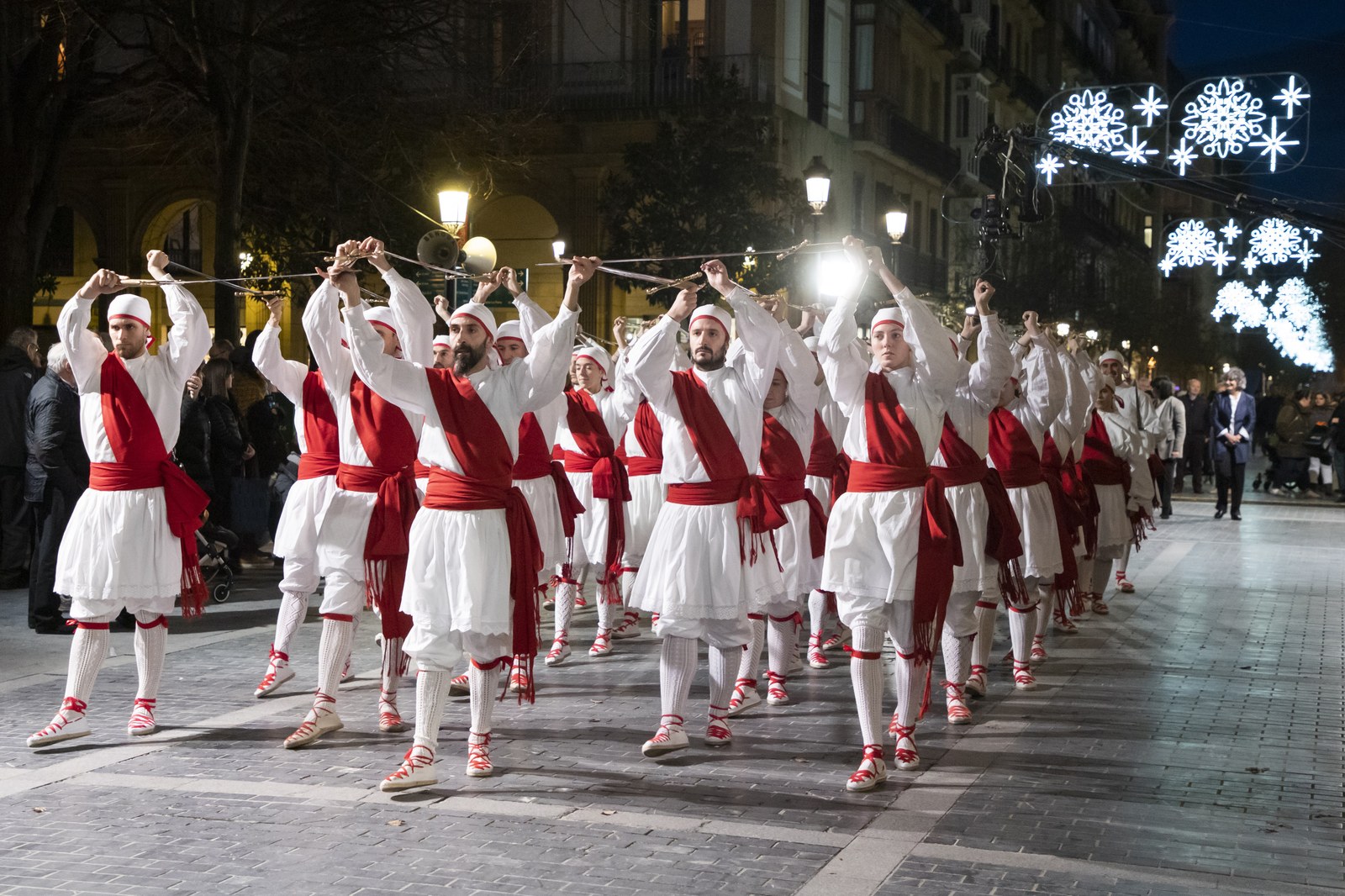 Ezpata-dantza Gipuzkoako urrezko dominaren ekitaldian