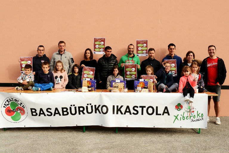 Ikaskoli: Zuberoako ikastolen aldeko Eguberrietako saskiak