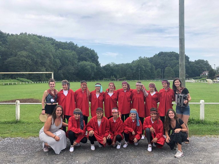 Kezkako dantzari gazteak Gauargi nazioarteko folklore jaialdian