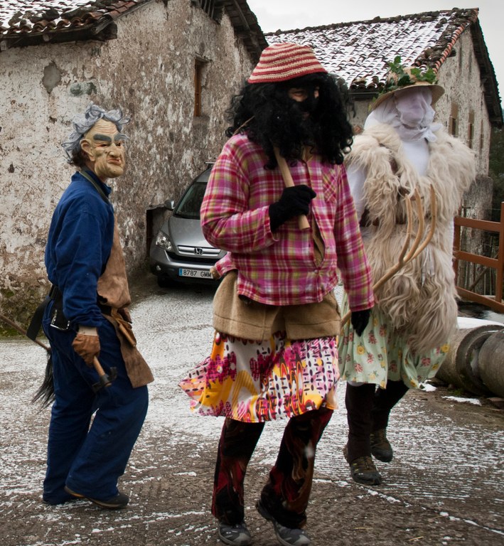 Koko-dantzak 2015: Otaola- Kiñarra aldeko baserrietan Koko-dantzak 2015: Otaola- Kiñarra aldeko baserrietan