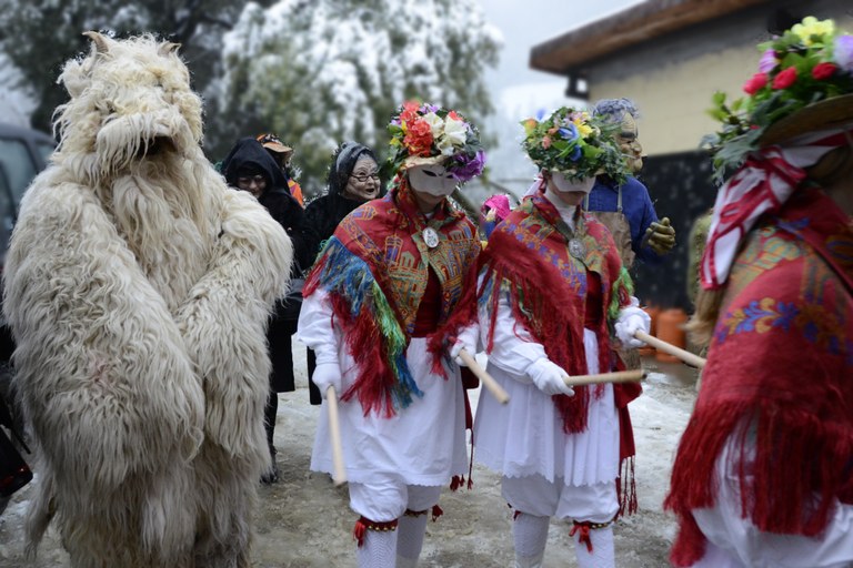 Koko-marru zuri 2015eko koko-dantzetan