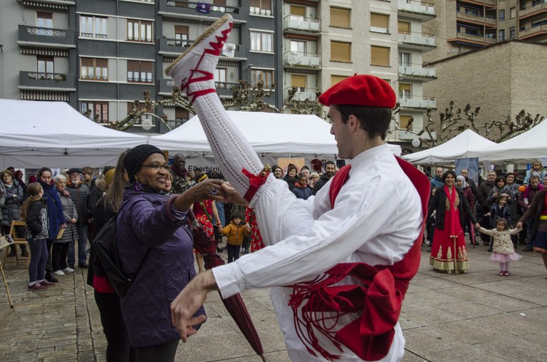 Kultur aniztasunaren soka-dantza Kultur aniztasunaren soka-dantza
