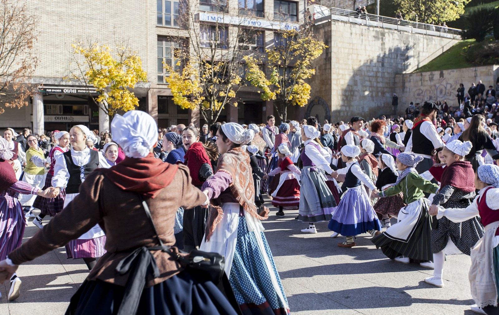 Plazara dantzara 2016 San Andresetan dantzan