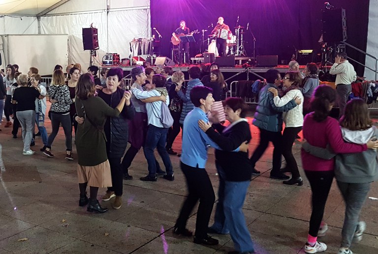 Ostiral honetan, Plazara Dantzara Jainaga eta Narbaizakin