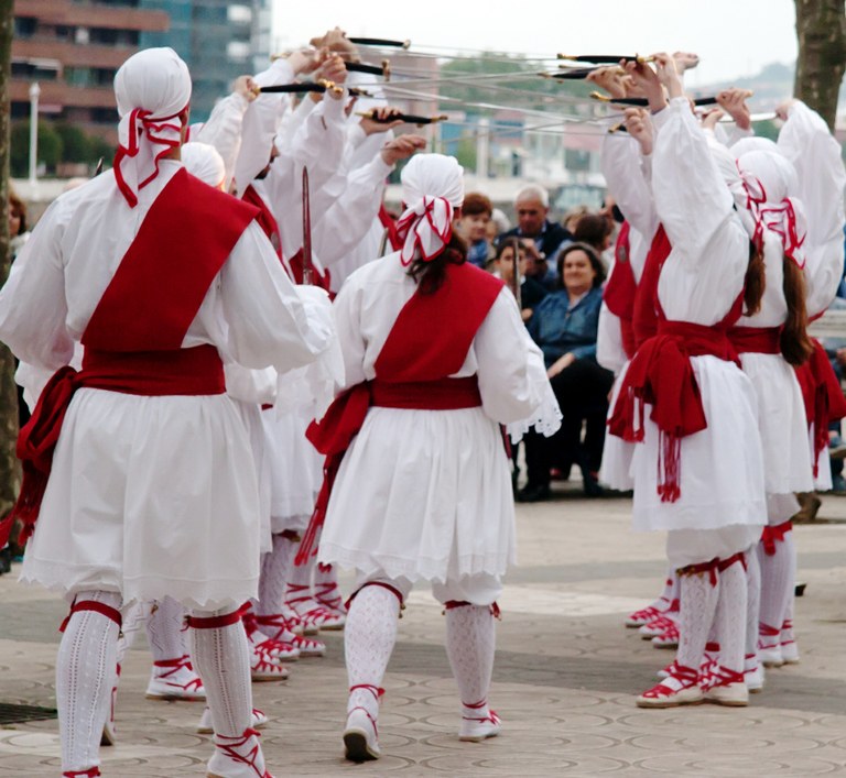 Portugaleteko Folklore Azokan izan gara dantzan